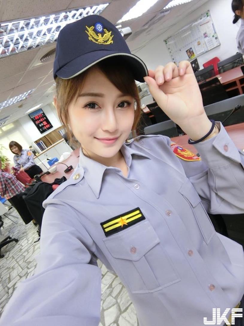 甜美女警「嘟嘴太萌了」，制服底下还有「优质好身材」！-小湿妹图(4)