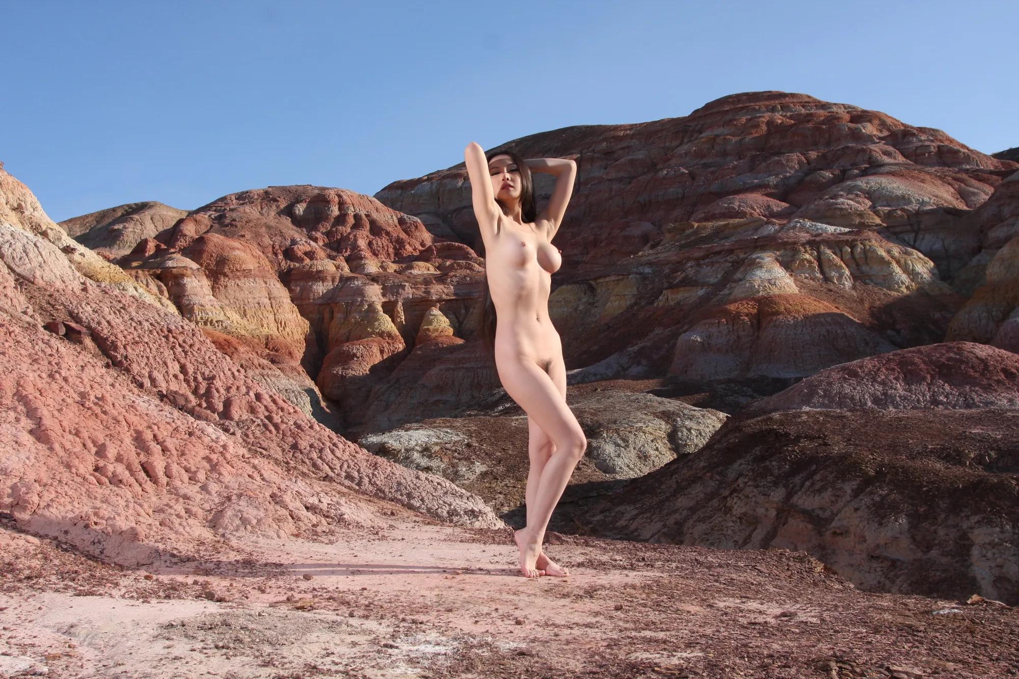 【国模】超辣干露露 大尺度户外裸体私拍套图(16)