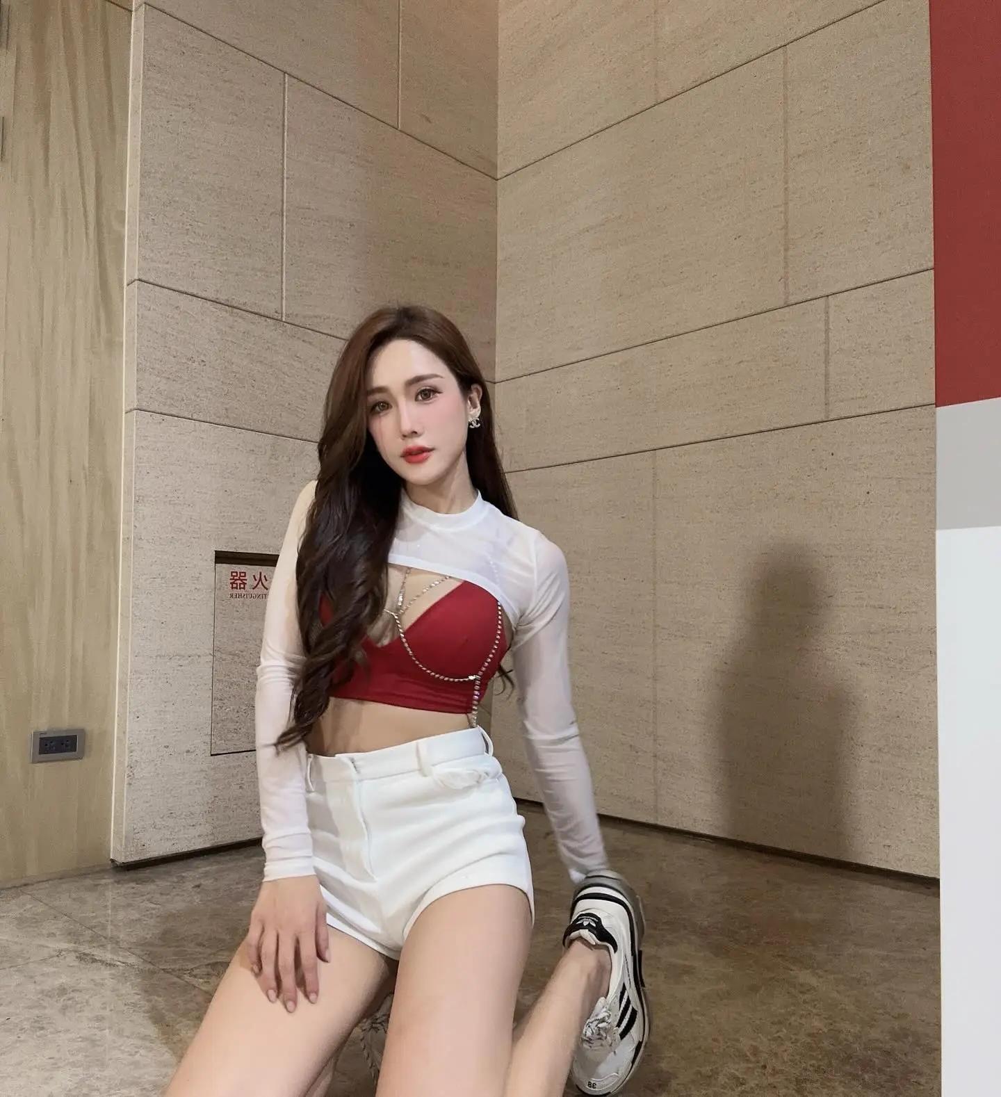 高颜值Dj 「Victoria 黄聿希」极品脸蛋让人迷恋 未免也太诱人(23)