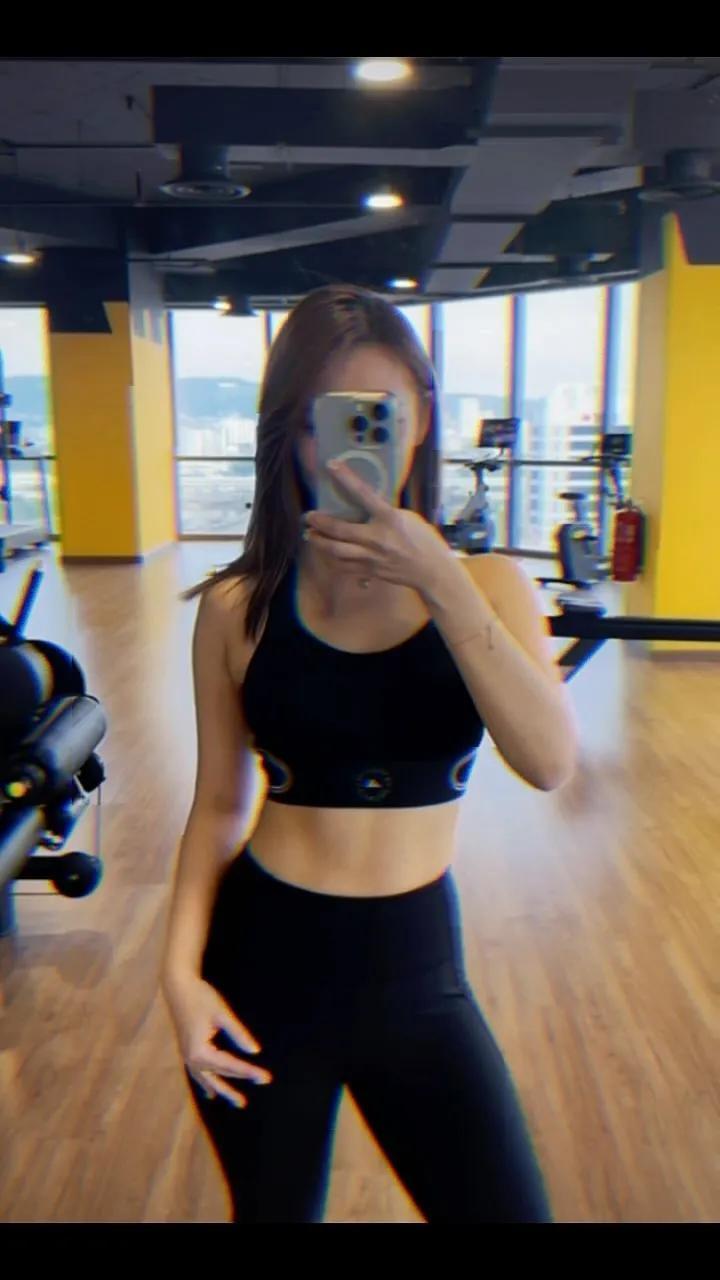 姿势太诱惑「齐敏」火辣身材与优雅气质结合(14)