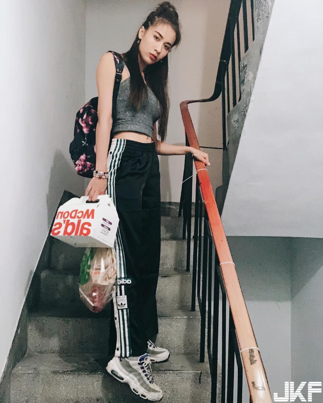 潮度与辣度兼具！台湾正妹「林尹乐」喷火身材胸前「两颗炸弹」完全可以！-小湿妹图(12)