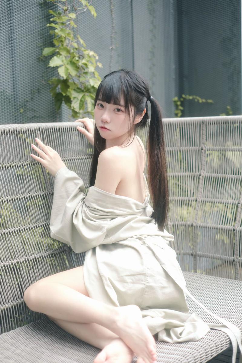 [Cosplay] 可可小白兔 – 在阳台做坏事的小兔兔(57)