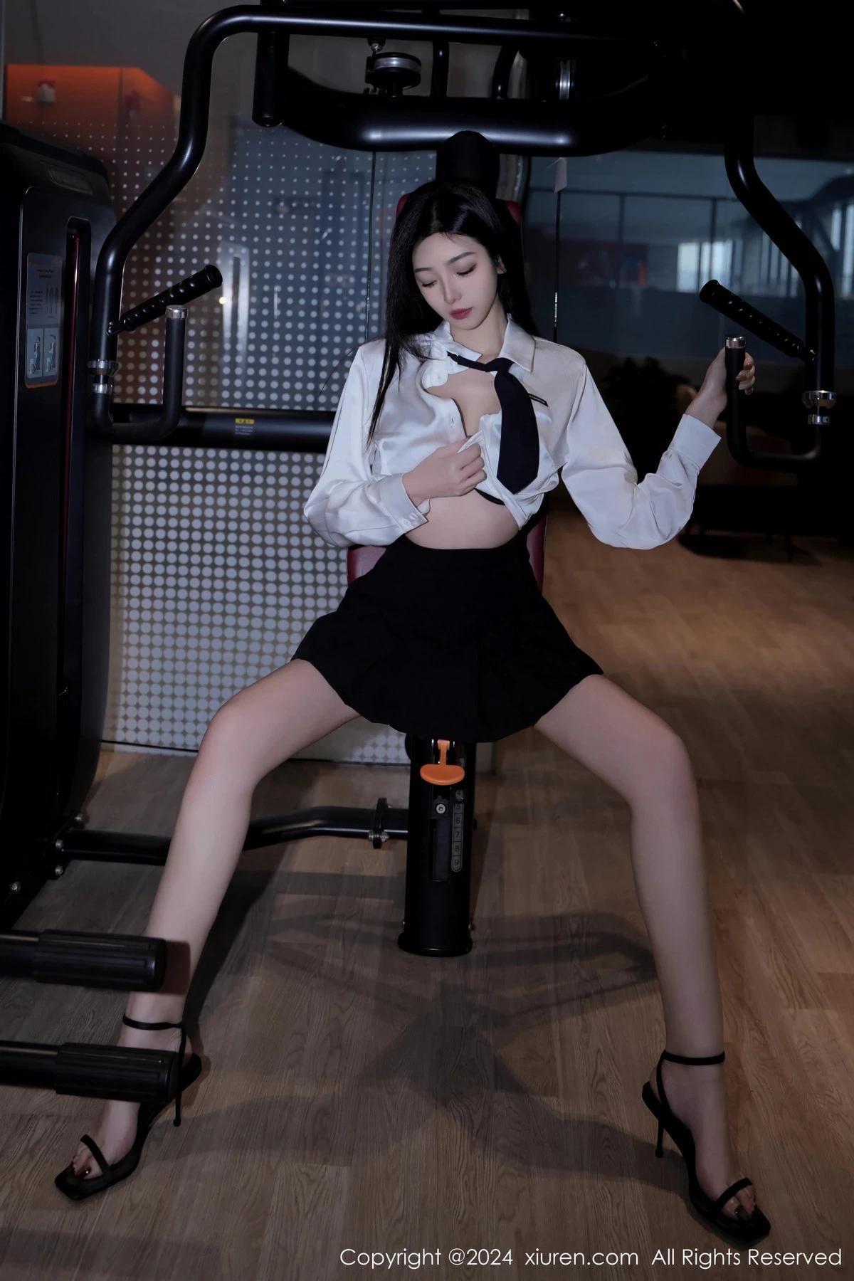 XiuRen第7894期_模特安琪Yee性感白上衣配黑短裙露黑色內衣秀惹火身材誘惑寫真77P(21)