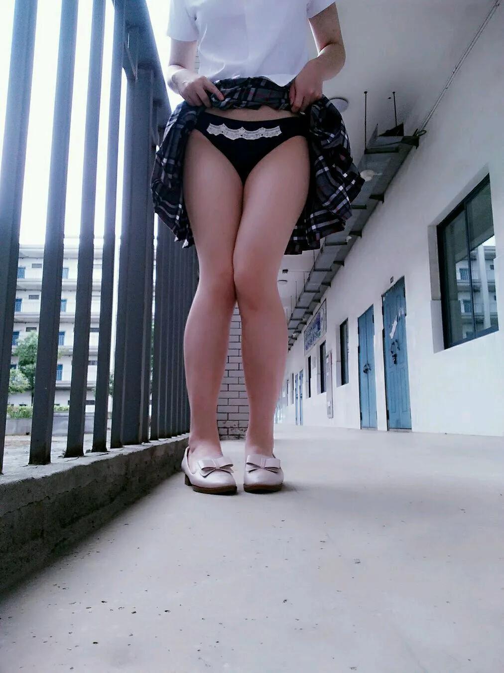 福利姬@苏苏小公主酱大尺度自拍-学校学生服露出(21)