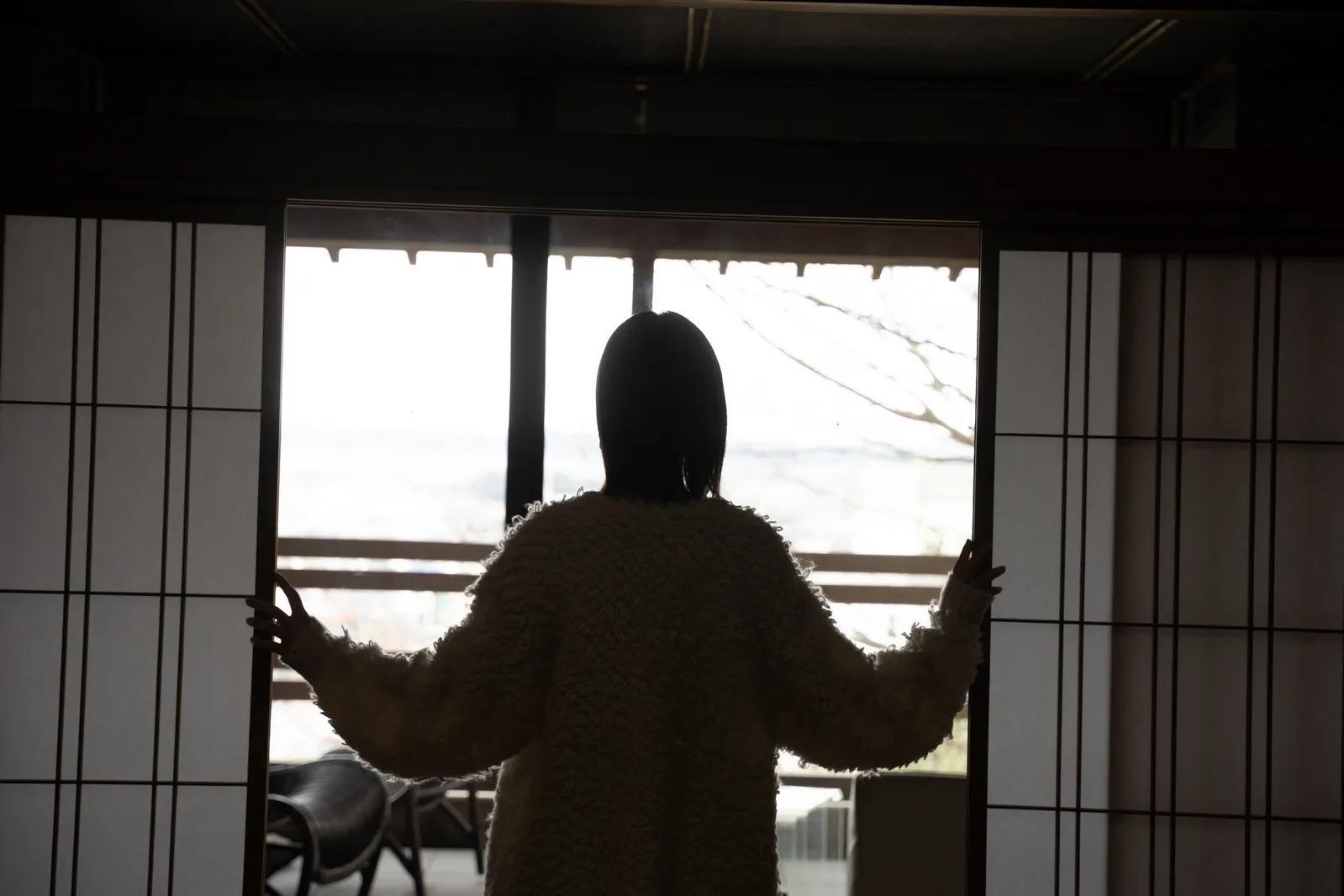 けん研(けんけん)《温泉旅行2》罩不住的魔鬼胴体(19)