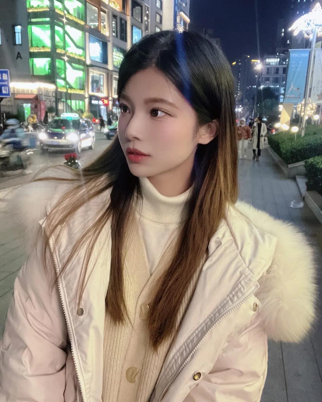 萌系正妹Coser脱下萝莉装扮…　无Cos真面目曝光　高颜值不让人失望(9)