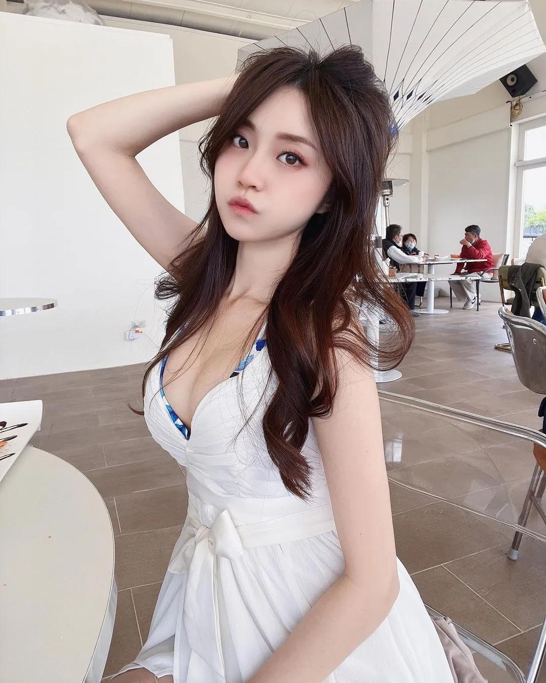 美腿正妹「Mimi 佳佳儿」风骚性感重击男人的心房(8)