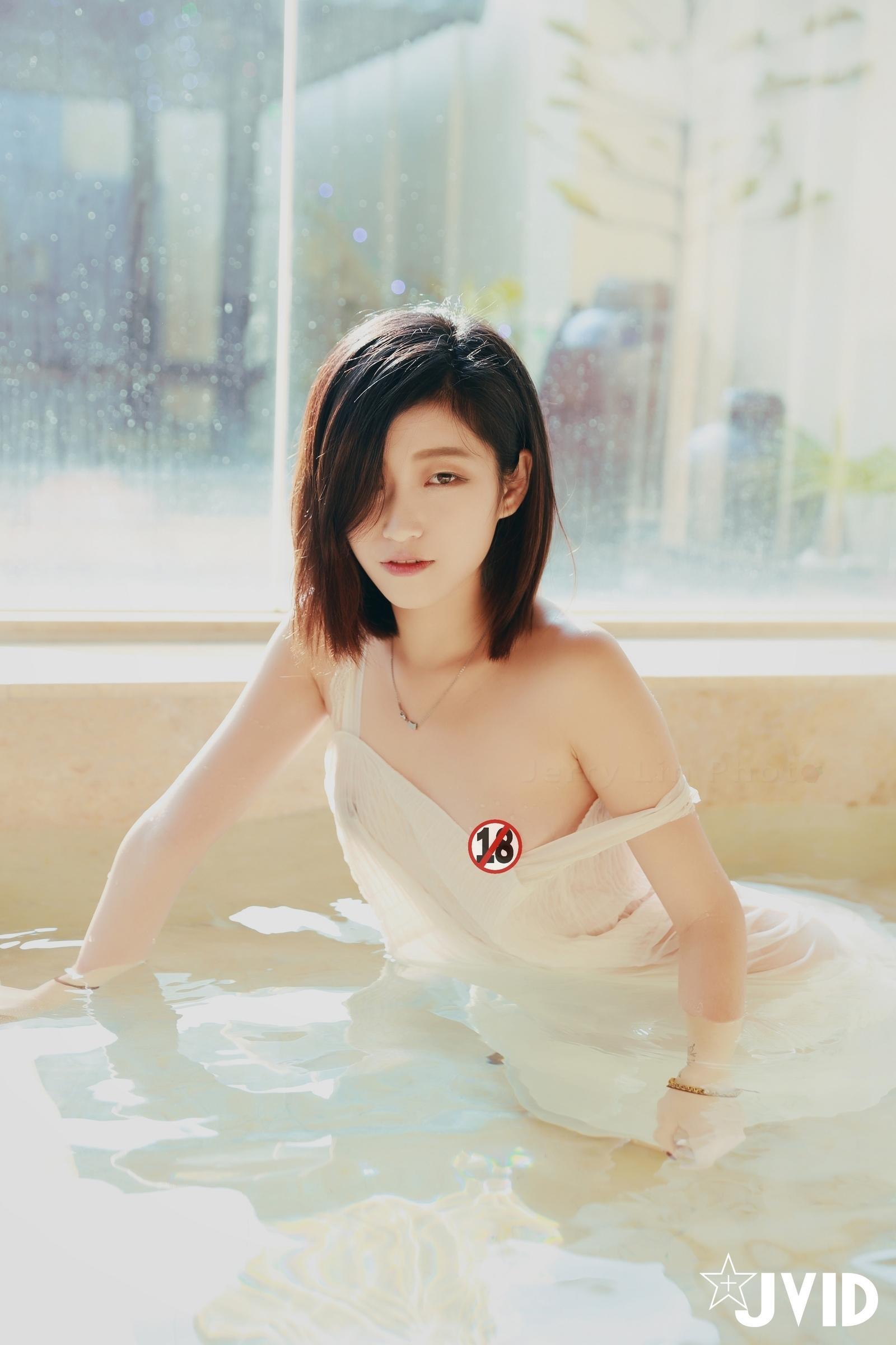 从若隐若现进化大面积裸露　短发正妹尺度越开越大…不断撩拨敏感神经(16)