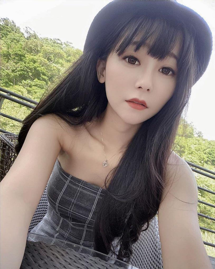 甜美SG的水嫩美肌和养眼美乳 穿著低胸装时都会露出很诱人的深沟～衣橱甜甜宝(10)