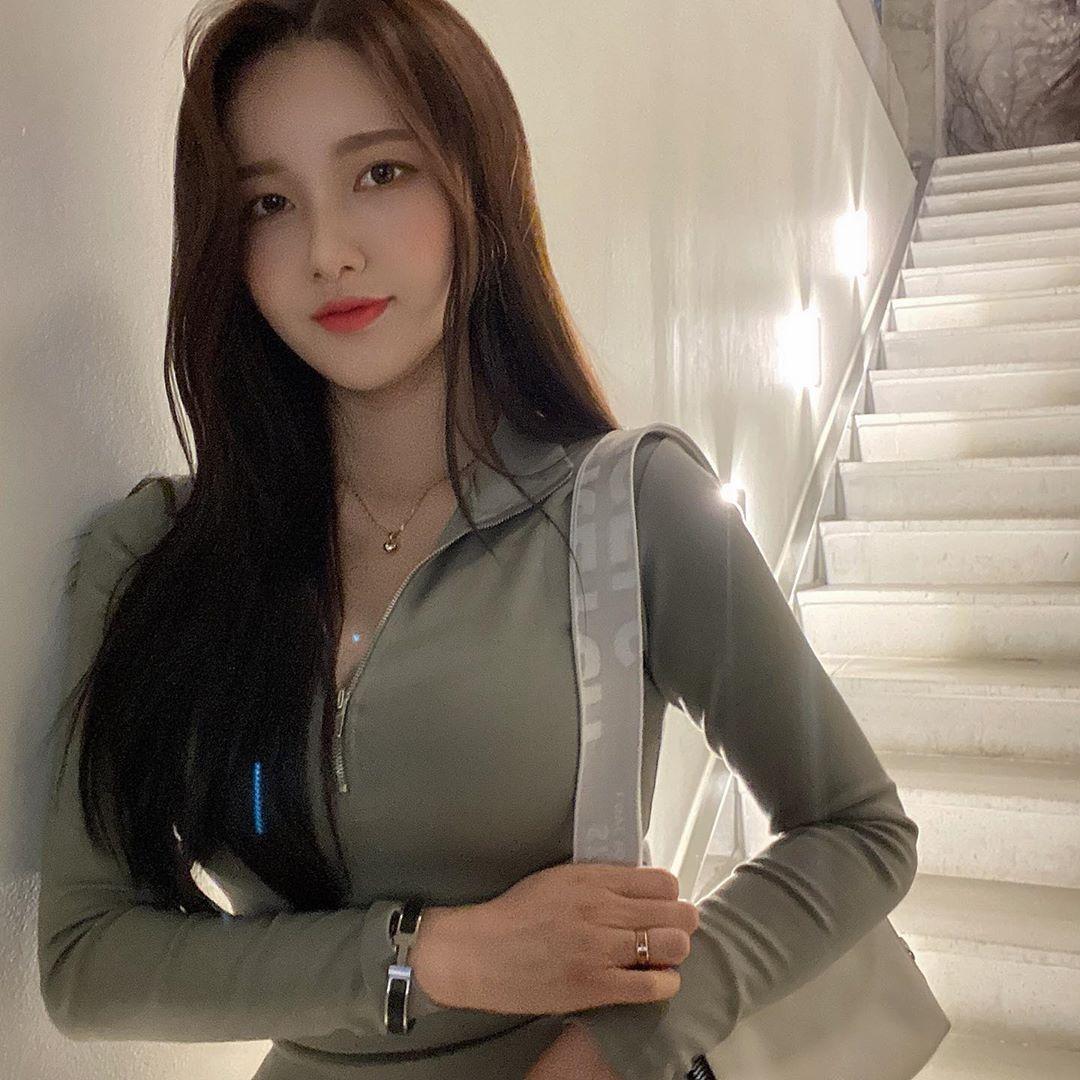 天菜级「气质甜美正妹」灿烂笑容让人融化！高颜值外型瞬间撩倒网友-小湿妹图(26)