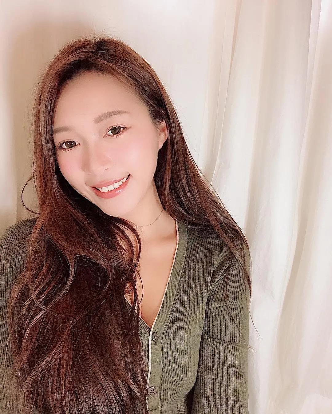 台大美女吴优Esther 衣藏沈甸甸雪白馒头：身材超不科学(3)