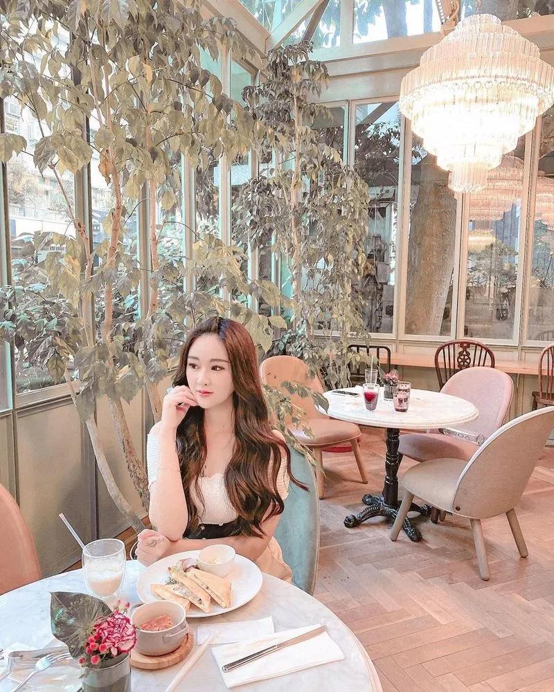 天生小可爱「维尼」胸前超吸睛 白嫩嫩的小公主其实很狂野？！(32)