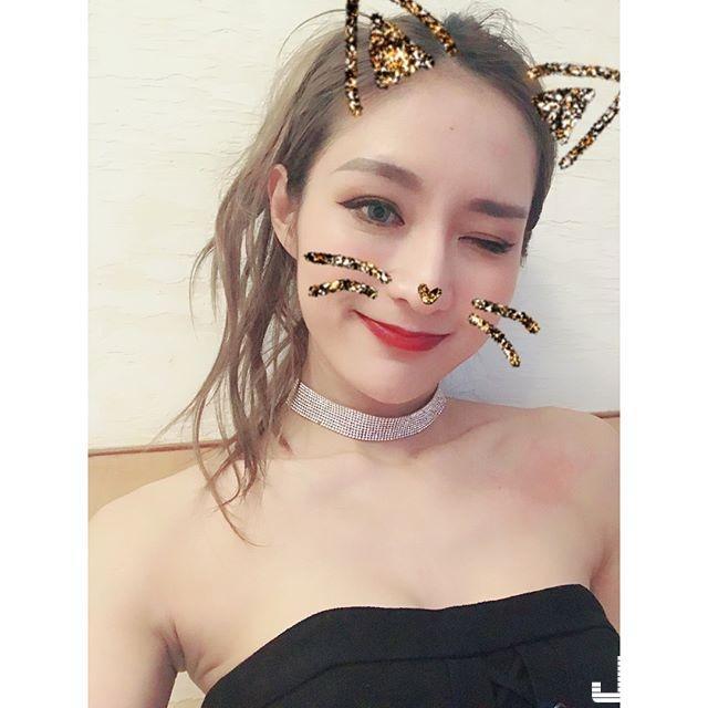 派对惹火尤物DJ「林佩佩」挤爆的胸前巨乳，台下光是看到身材就已经嗨到最高点！(11)