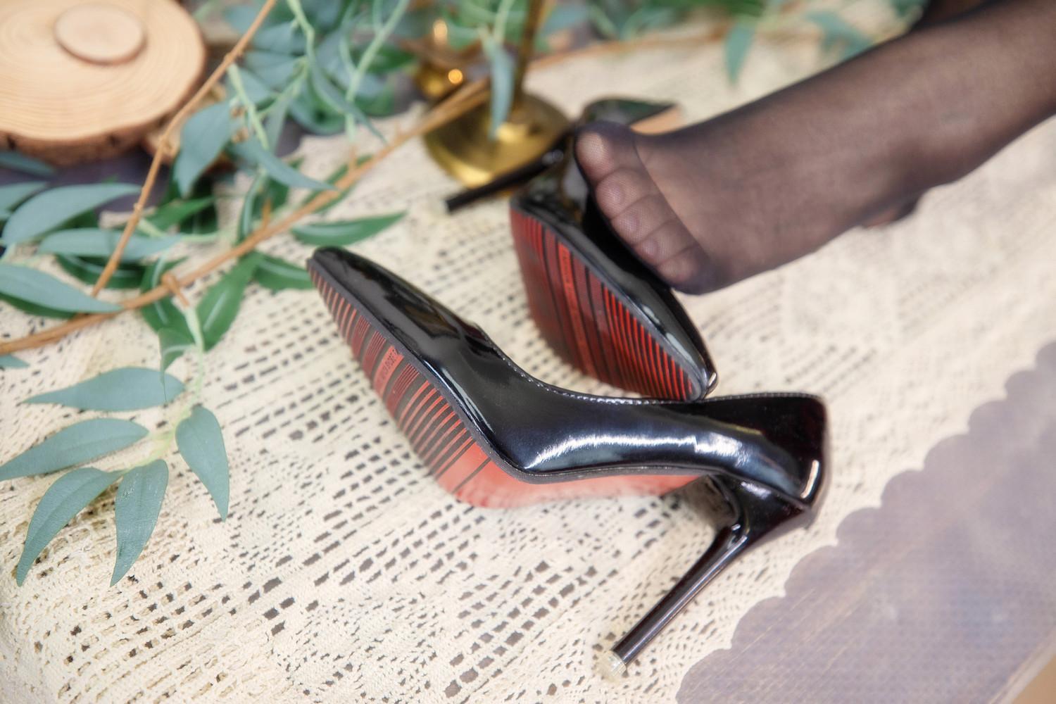 神楽坂真冬《红色情趣洋装》黑丝美腿越看越火(9)