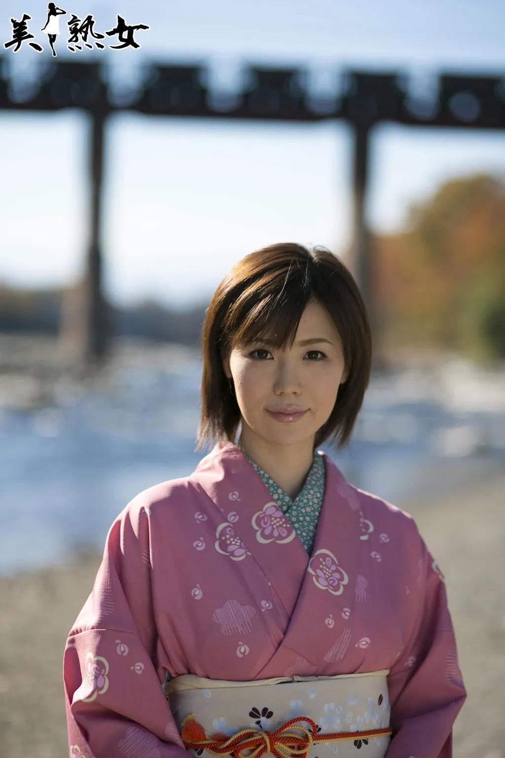 森ななこ 辣腰翘尻一出场使我欲火熊熊烧(3)