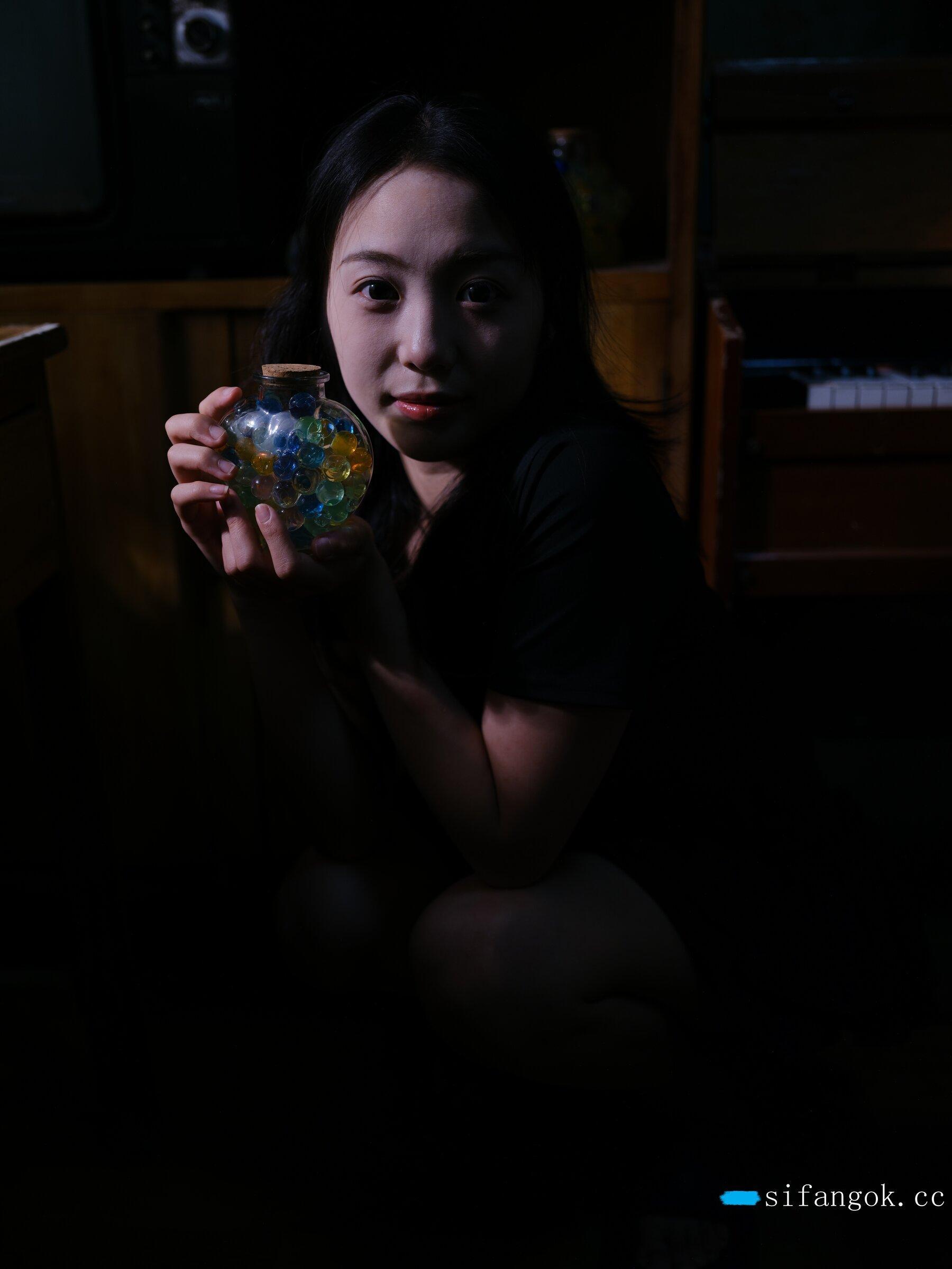 国模套图 明星脸素人(421)