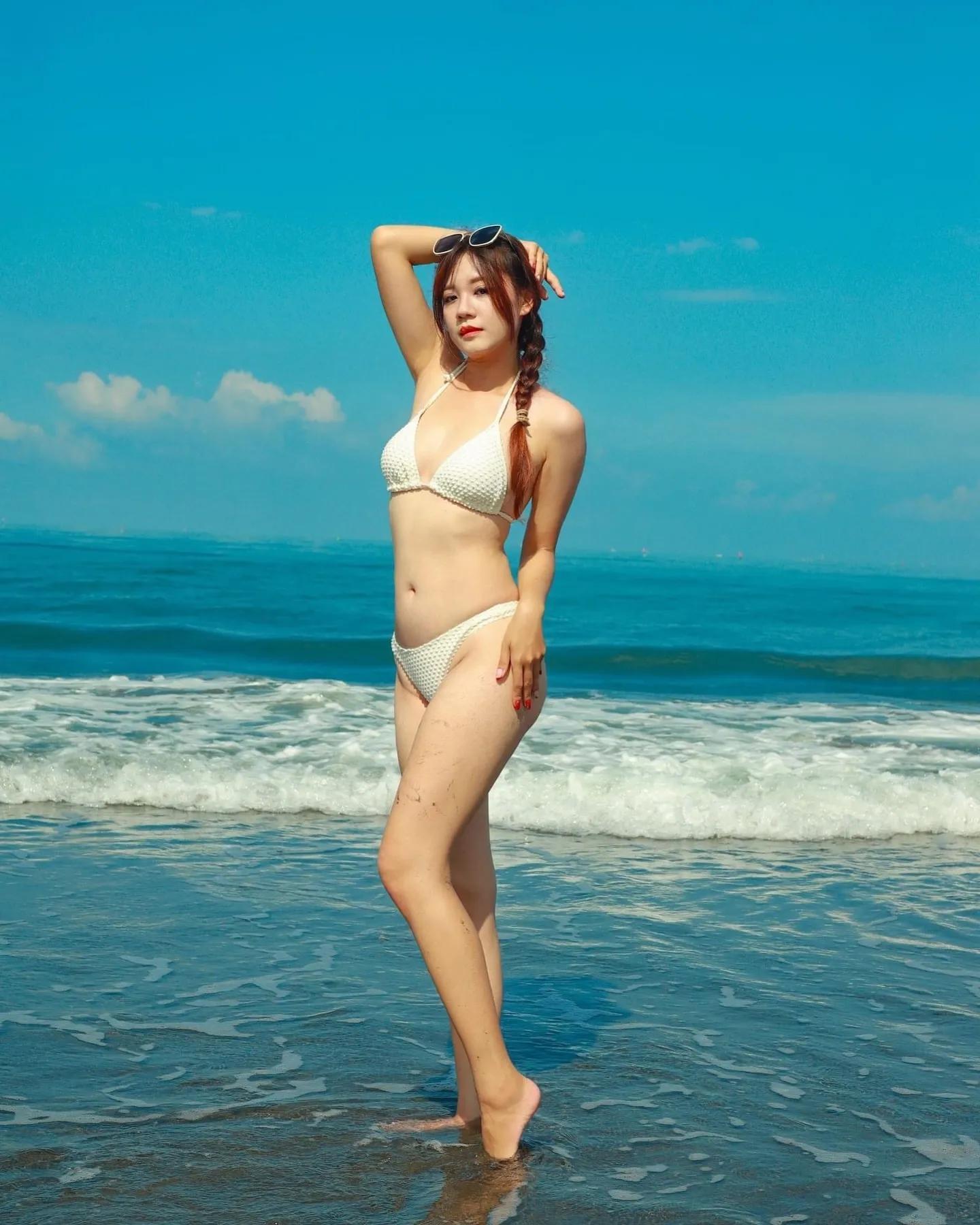 「双儿」性感身材 杀伤力太强 纤瘦姿态超撩人(4)