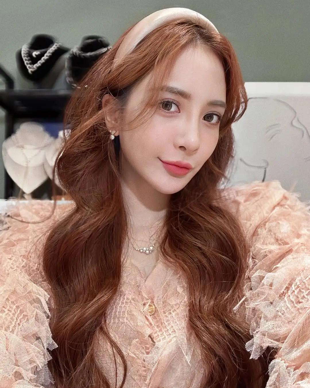 天然的可爱脸蛋「玛琳Marina」身材曲线好猛烈(9)