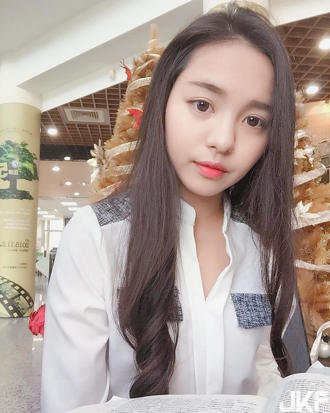 高雄麦当劳「正妹店员」原来是「巨乳高校妹」！这身材看不出来还是高中生...(5)