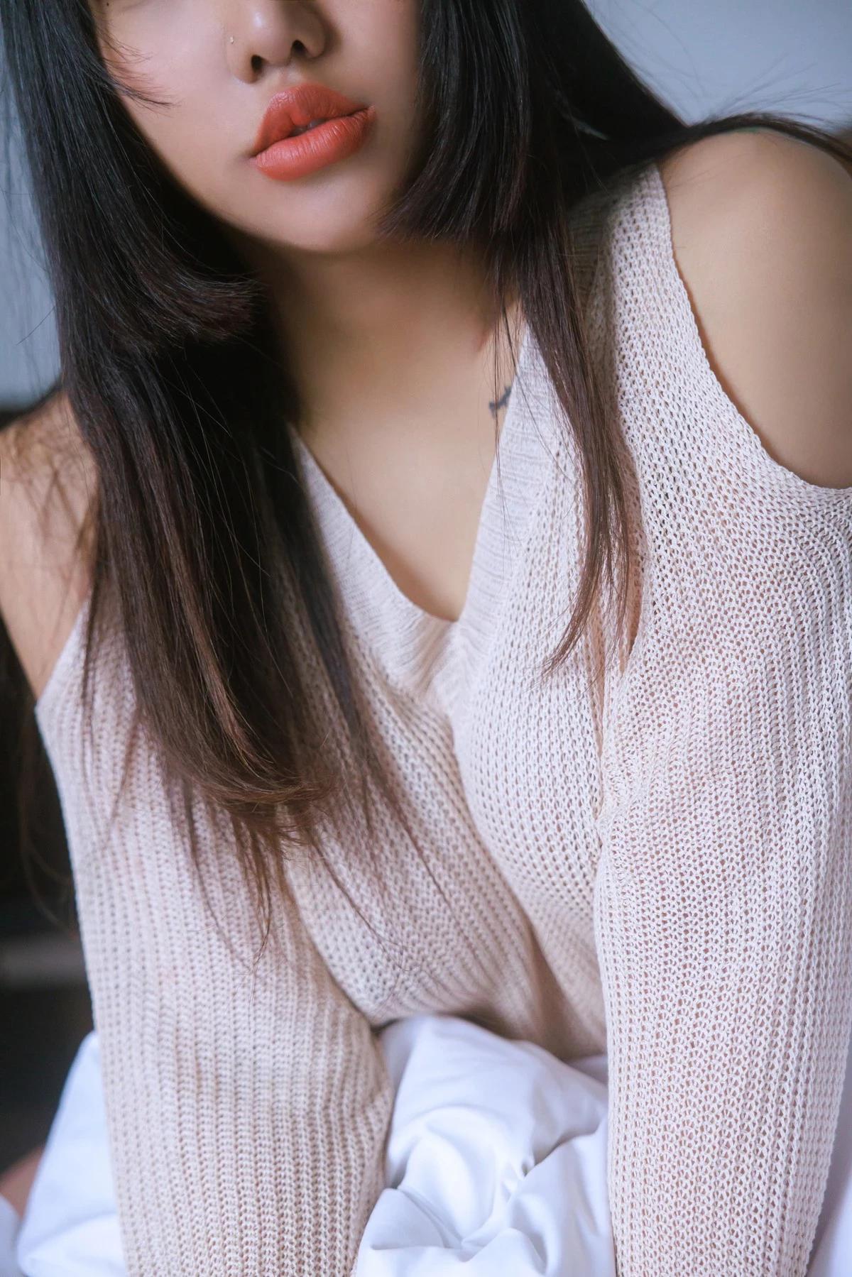 [Chloe 클로이] 韓國妹曲線外露 側乳隨時都要蹦出 (60P)(15)