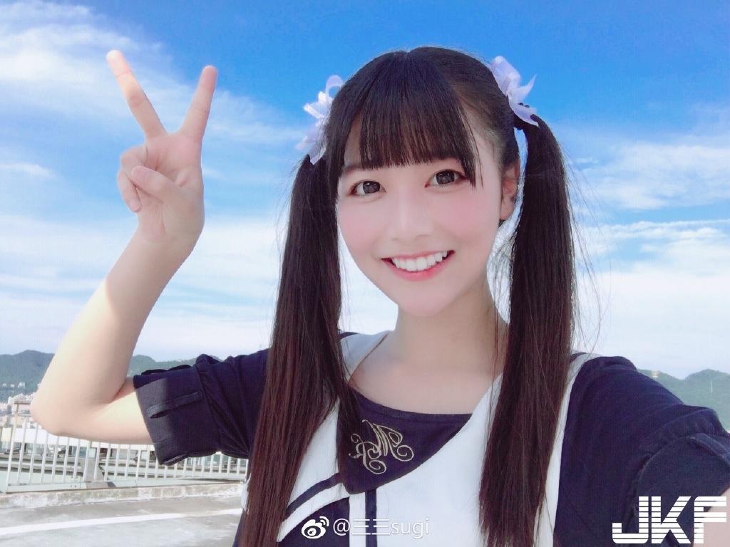 好可爱！「甜美萝莉」萌绑双马尾，招牌笑容将网友都迷倒！-小湿妹图(1)