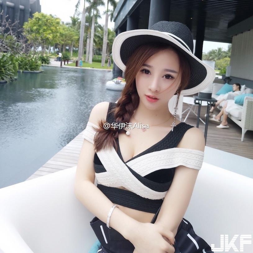 超甜美「国民校花」！　「低胸比基尼」太性感，连美腿都好诱人喔！-小湿妹图