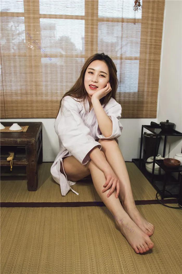 女神 『乔依琳』 精致脸蛋和服诱惑若隐若现修长美腿(10)