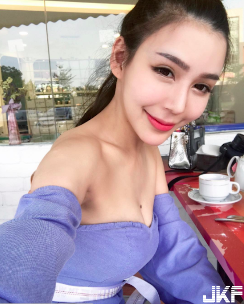 胸怀大志！「长发大奶妹」海滩度假！绑带泳衣也包不住「肉肉双峰」啊！-小湿妹图(13)