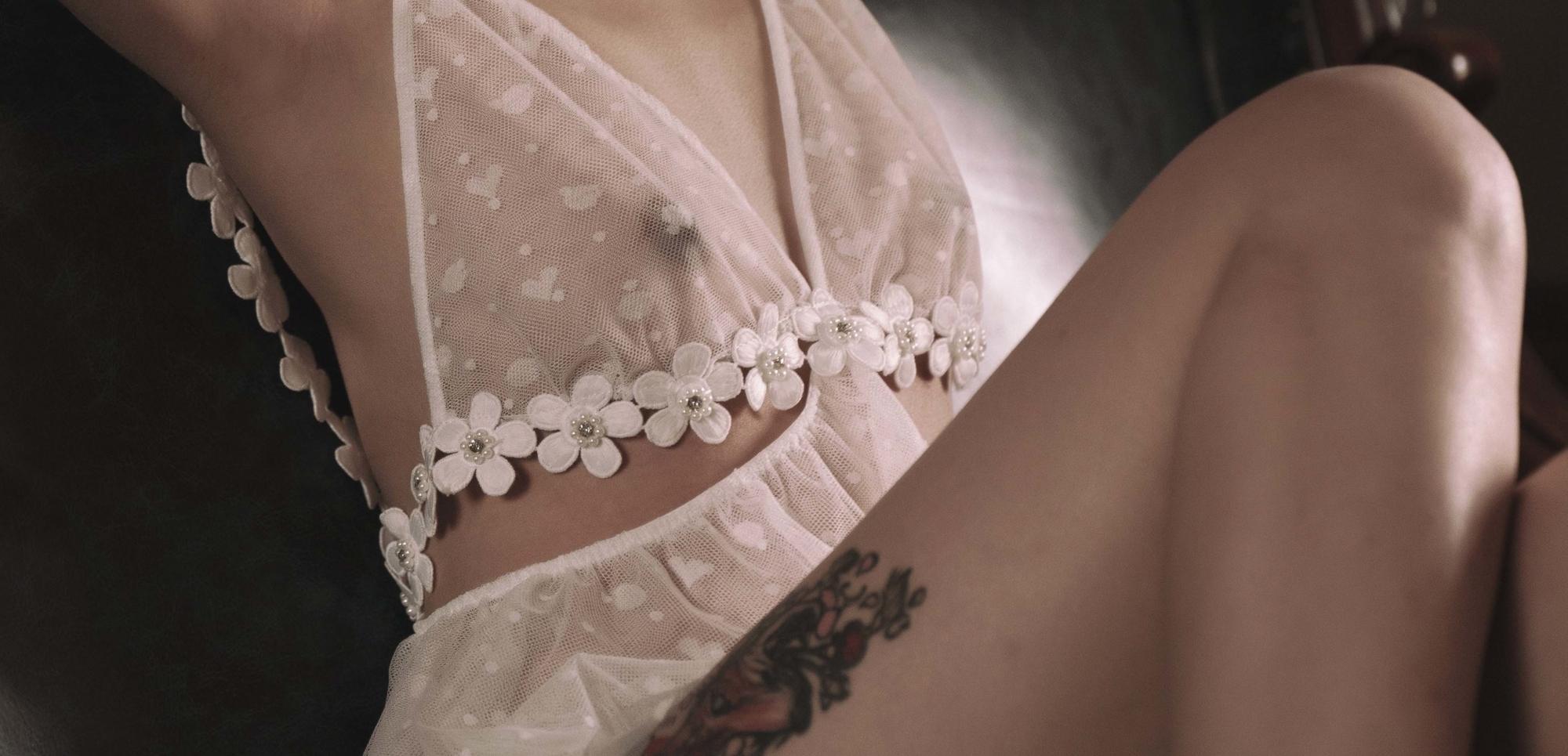 风骚轻少妇私藏极品身材流出！ 邪恶视角亮出车头灯任你观赏(28)