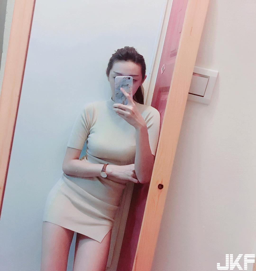 辣翻！IG「长腿正妹」美腿可绕地球一圈！不只「魔鬼S曲线」还解放迷人酥胸！-小湿妹图(23)