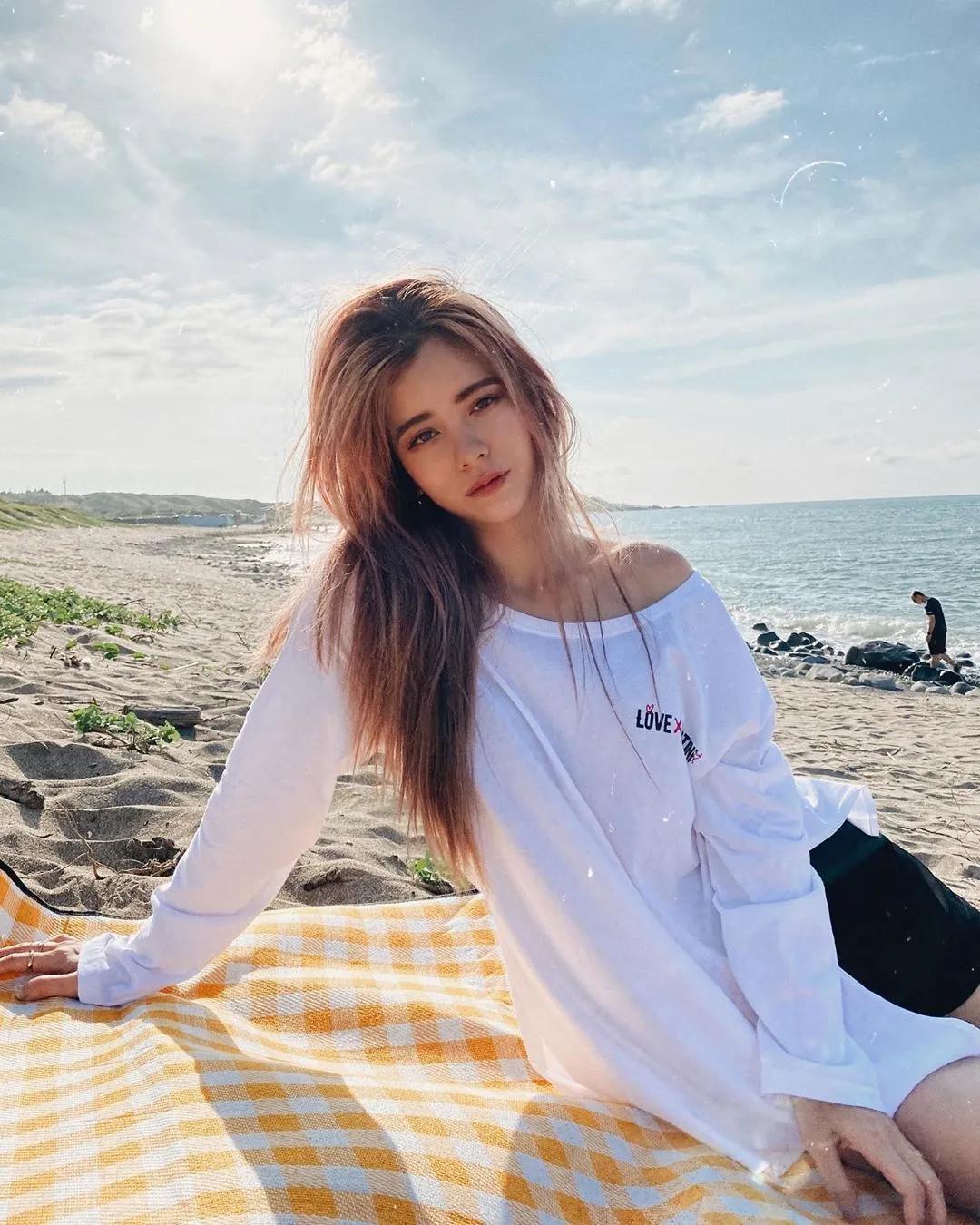 ＭＩＴ美女！「林珈安Lyla」小露骨感香间就超撩，深邃眼神一秒电翻雄性圈！(17)