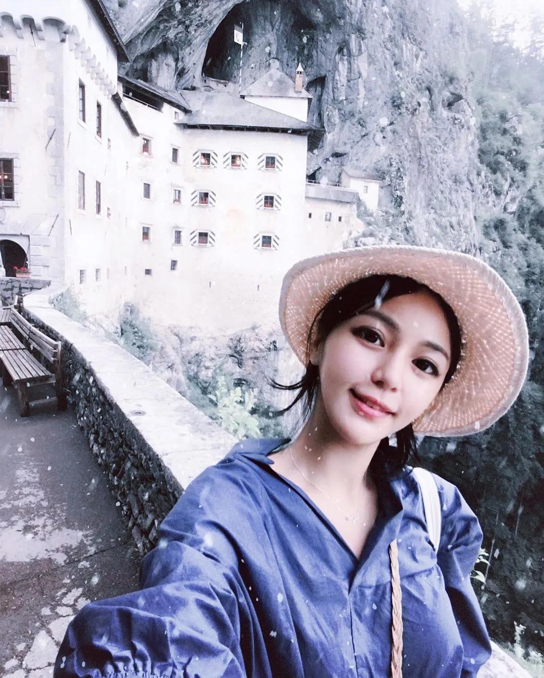 Zoe W: 想要我服务的人 请买商务舱机票 呵(15)