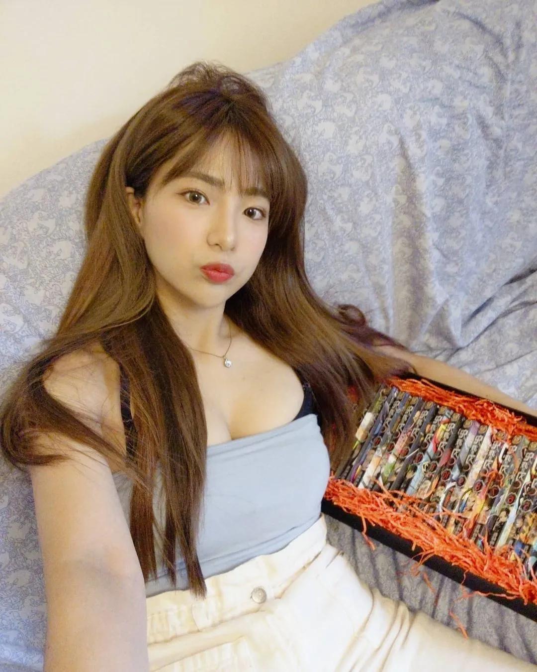 甜美实况主「贝莉莓」超性感视角引发网友流鼻血(3)