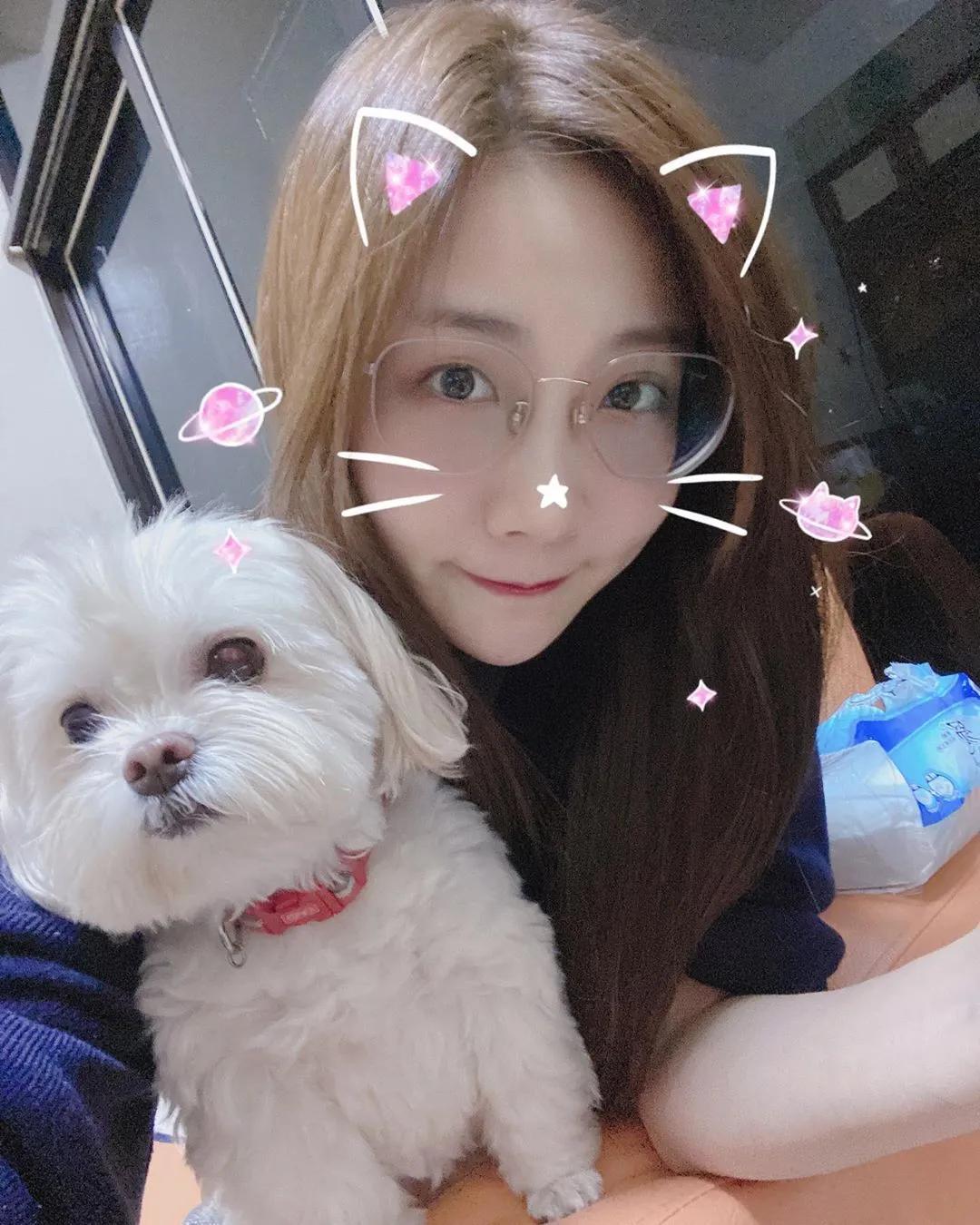 电竞甜心美女张小筑Ya Chu 眼神媚到爆....看一眼就受不了(12)