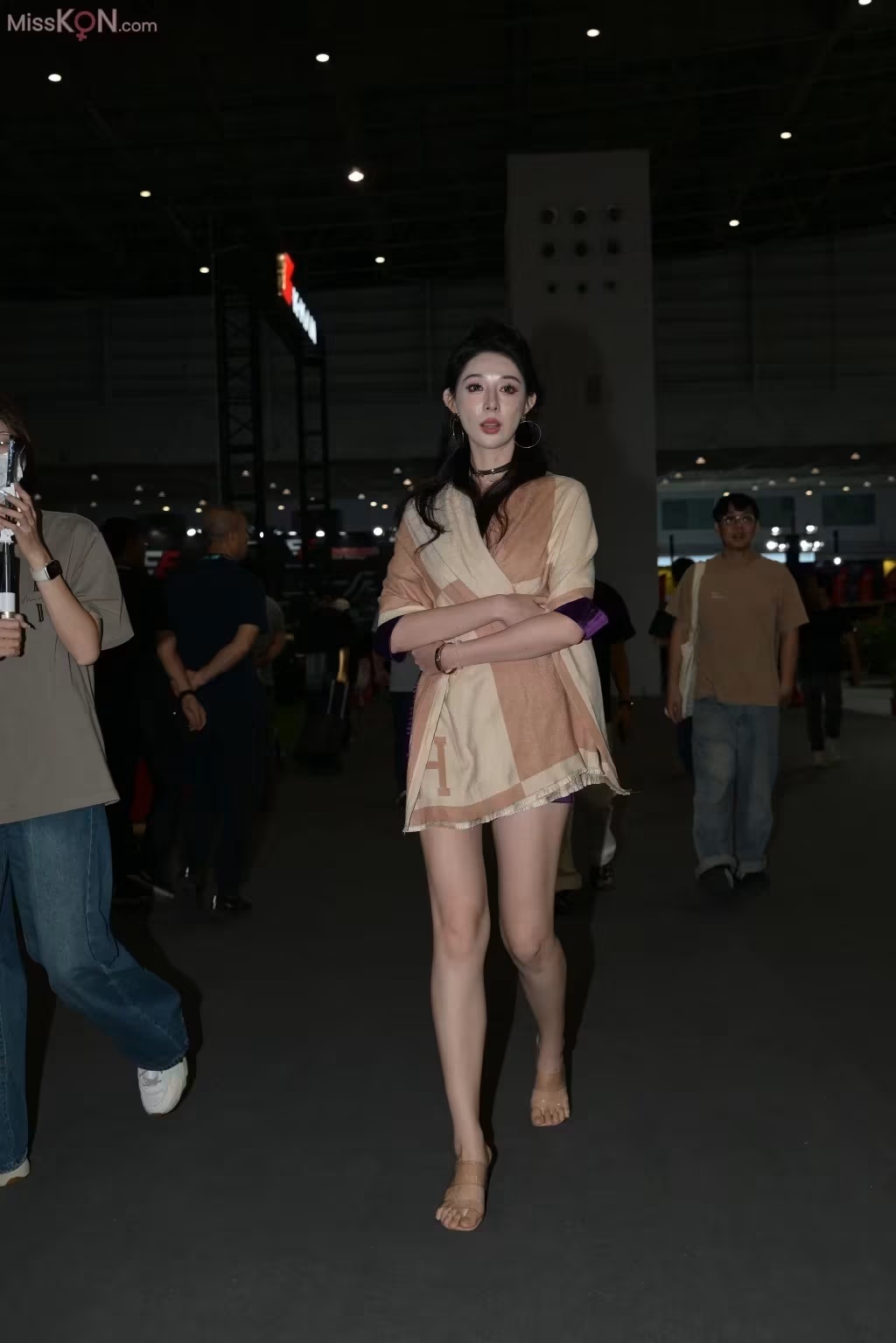 [精選街拍作品] No.4556 – 4570 (3900 photos) - ( Page 1 / 12 )(151)