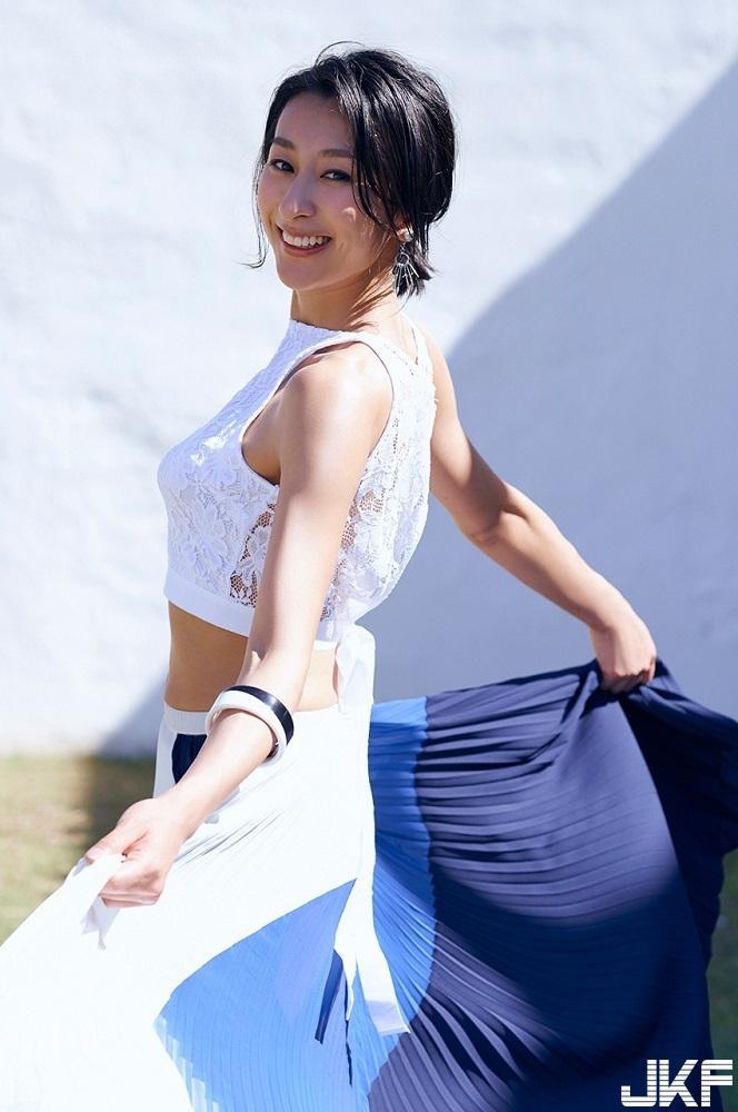 谷 桃子　水著・グラビア画像46(4)