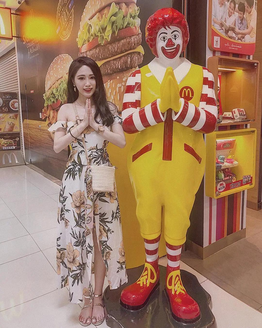 眼里只剩内内！「Tina」海边解放白皙大气囊，事业线还胸怀大志真是有前途！(16)