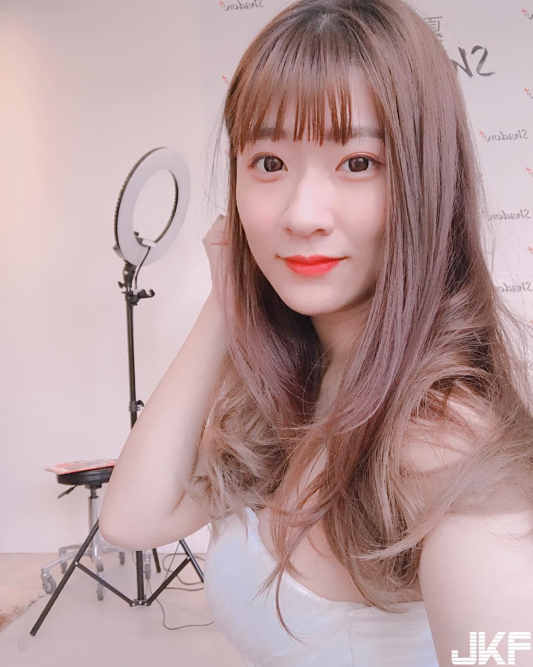 超火红人气Youtuber！白嫩肌肤的「球球Mika」还有一对凶器让男人十分难耐！(7)