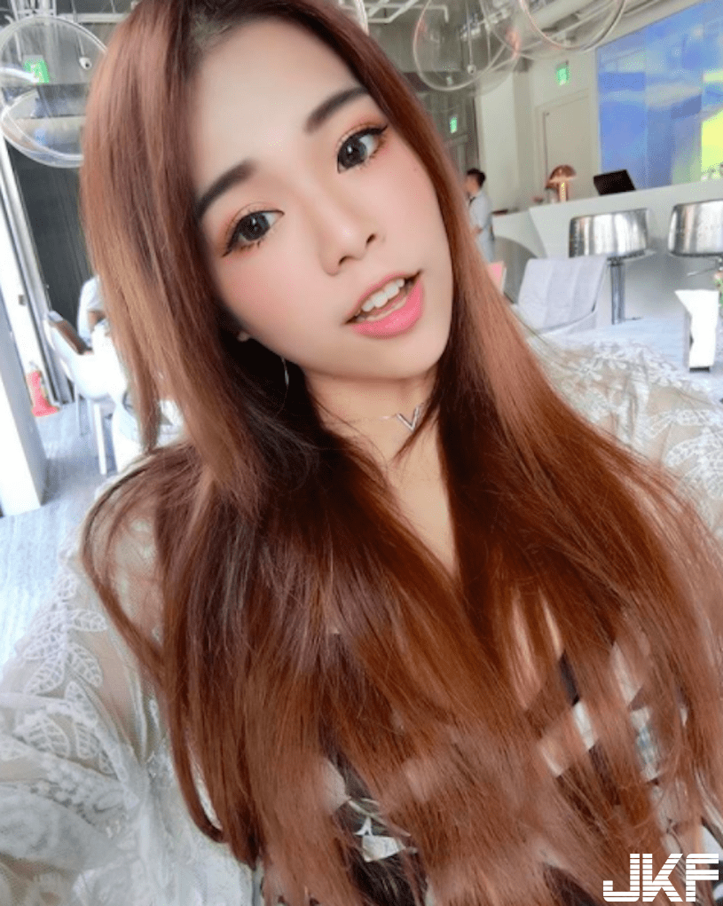 正妹躺床「白嫩美乳现形」！「傲人爆奶画面」实在太逼人了！-小湿妹图(9)