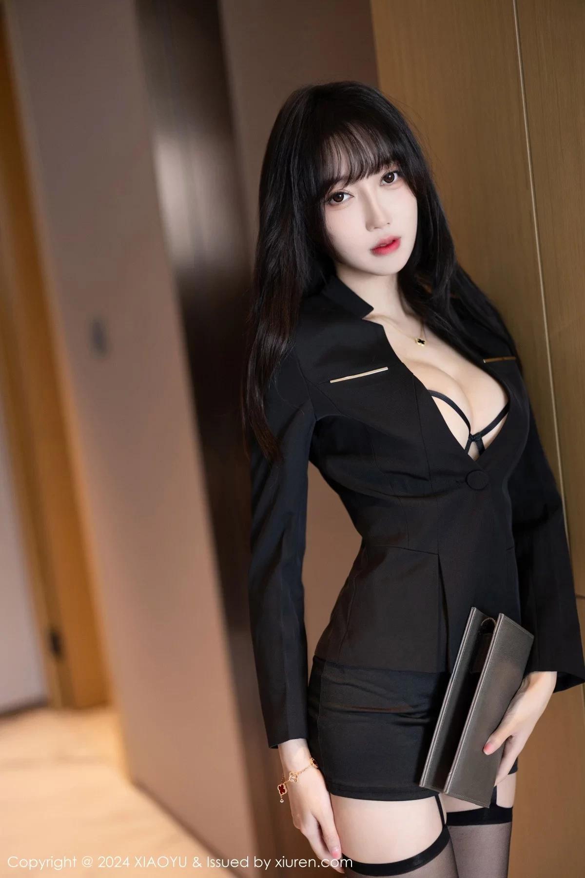 [XiaoYu畫語界]Vol.1193_新人模特月崽性感黑色時尚上衣露輕透內衣配黑絲吊襪誘惑寫真83P(14)