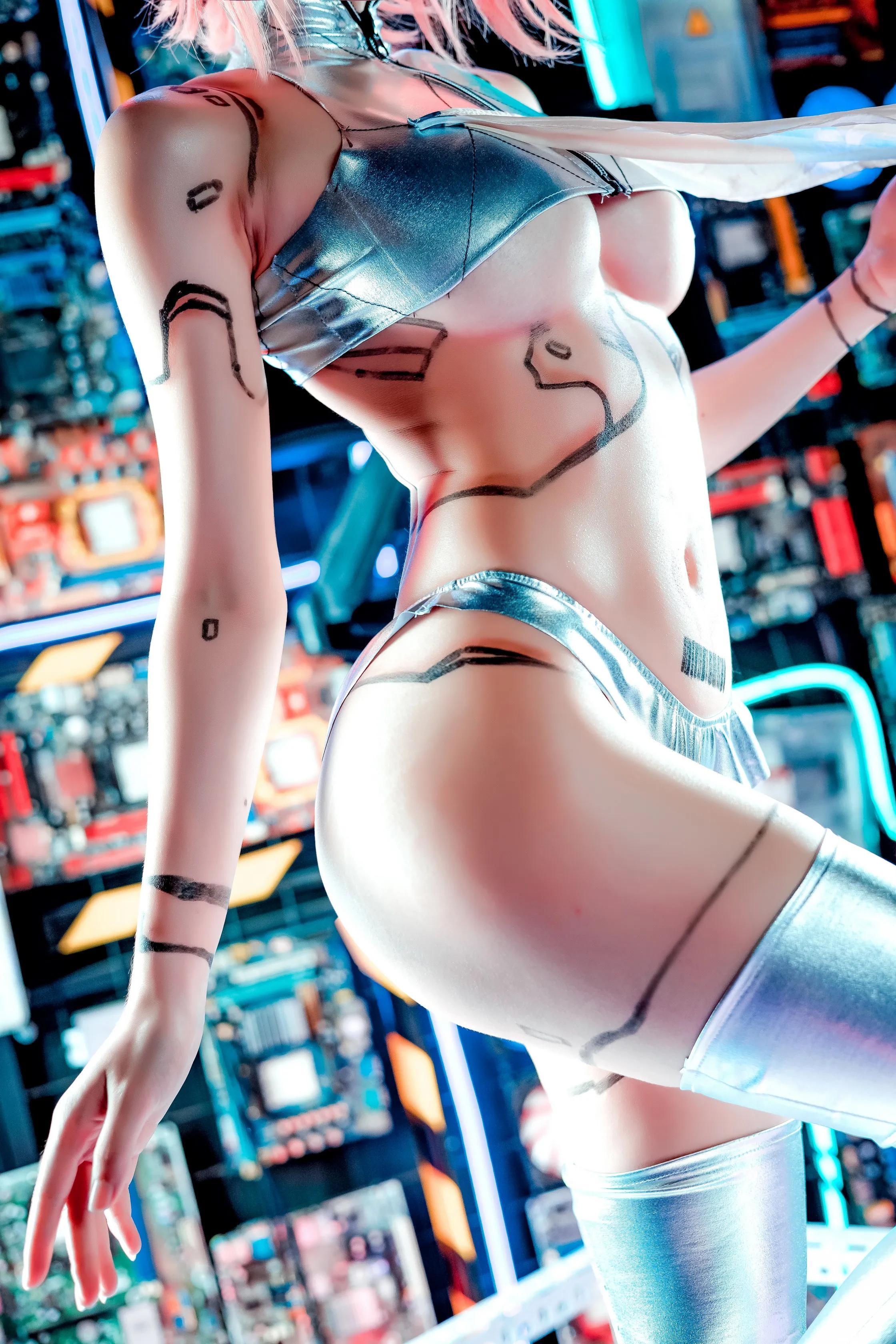 清水由乃《粉发机娘》下半身特写好吸睛(2)