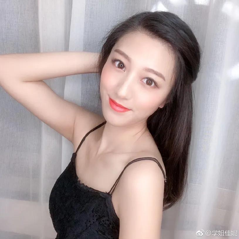 上戏魅力人气正妹「学姐佳妮」，亮眼外型迷倒众多网友！-小湿妹图(11)