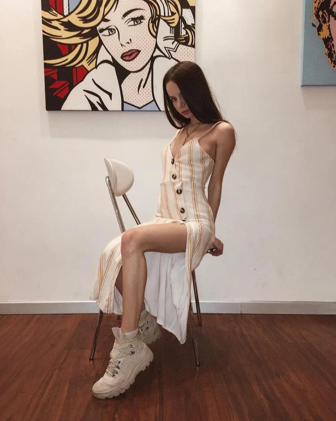 霸气！性感妹扣子一解「诱人女体无罩露出」　极品好身材引爆饥渴潮(3)