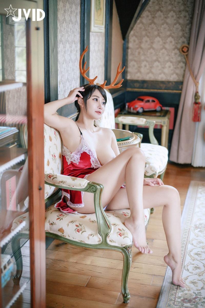 [JVID] Lele 乐乐 – 【全辑上空无码】巨乳女神 乐乐－鹿角女孩的报恩！(12)