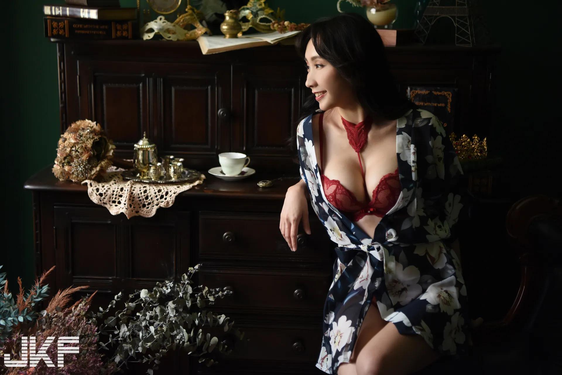 大正浪漫！东洋绅士的秘密情人「娜娜」，美艳性感大方「露乳挑逗」！(1)