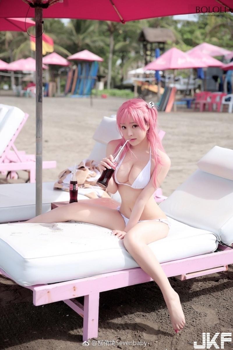 有够粉嫩！爆乳「生鱼片奶妹」碗公奶好新鲜！超害羞「邪恶视角」画面真的很坏…(10)