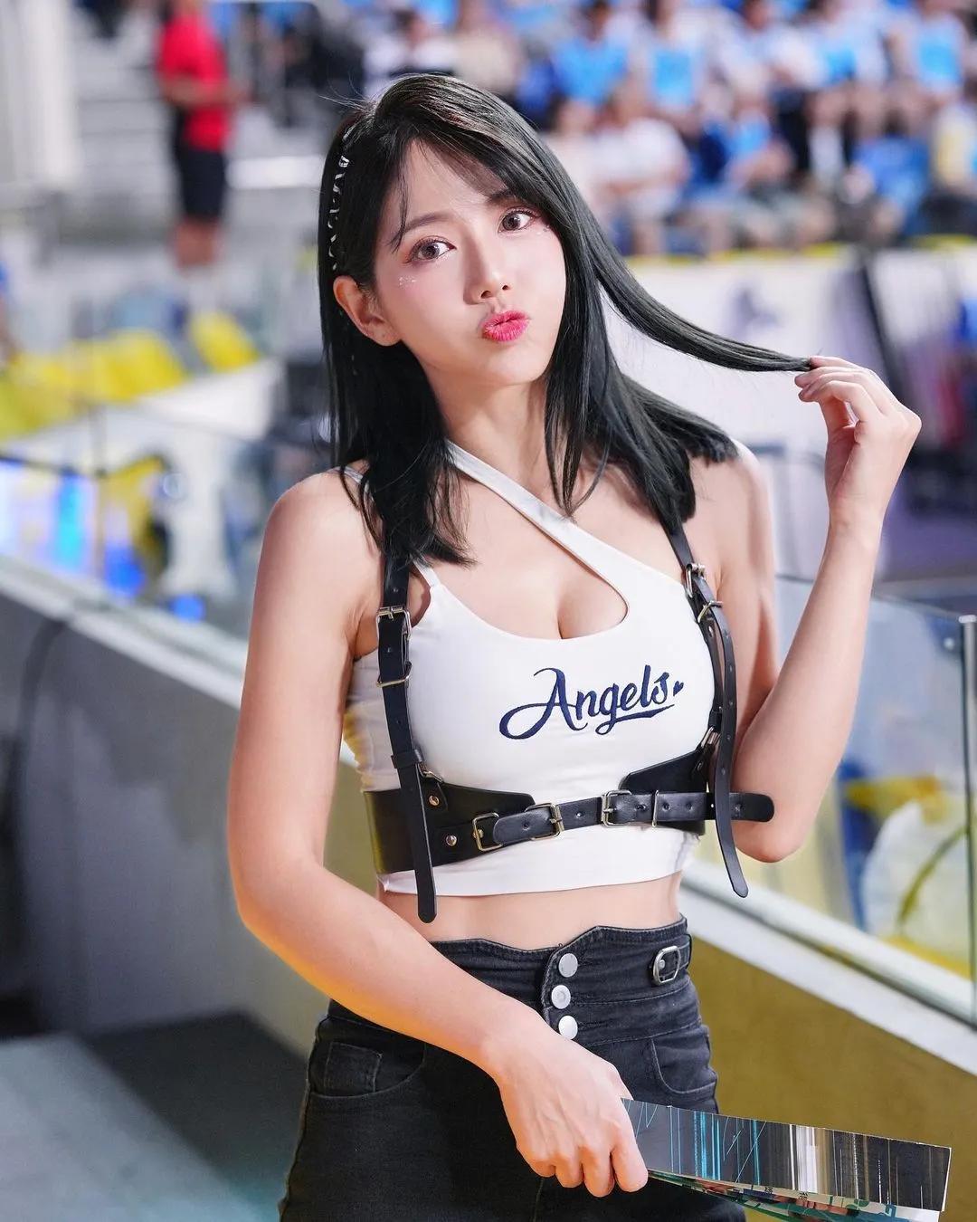 正妹「东东」S级身材太完美 可爱脸蛋根本天菜等级(17)