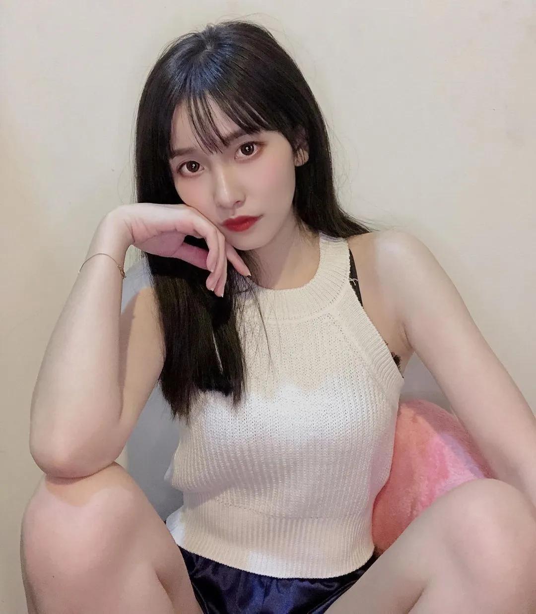 诱惑甜心「Yuna」浑圆美乳身材实在太犯规了！真有诚意(1)