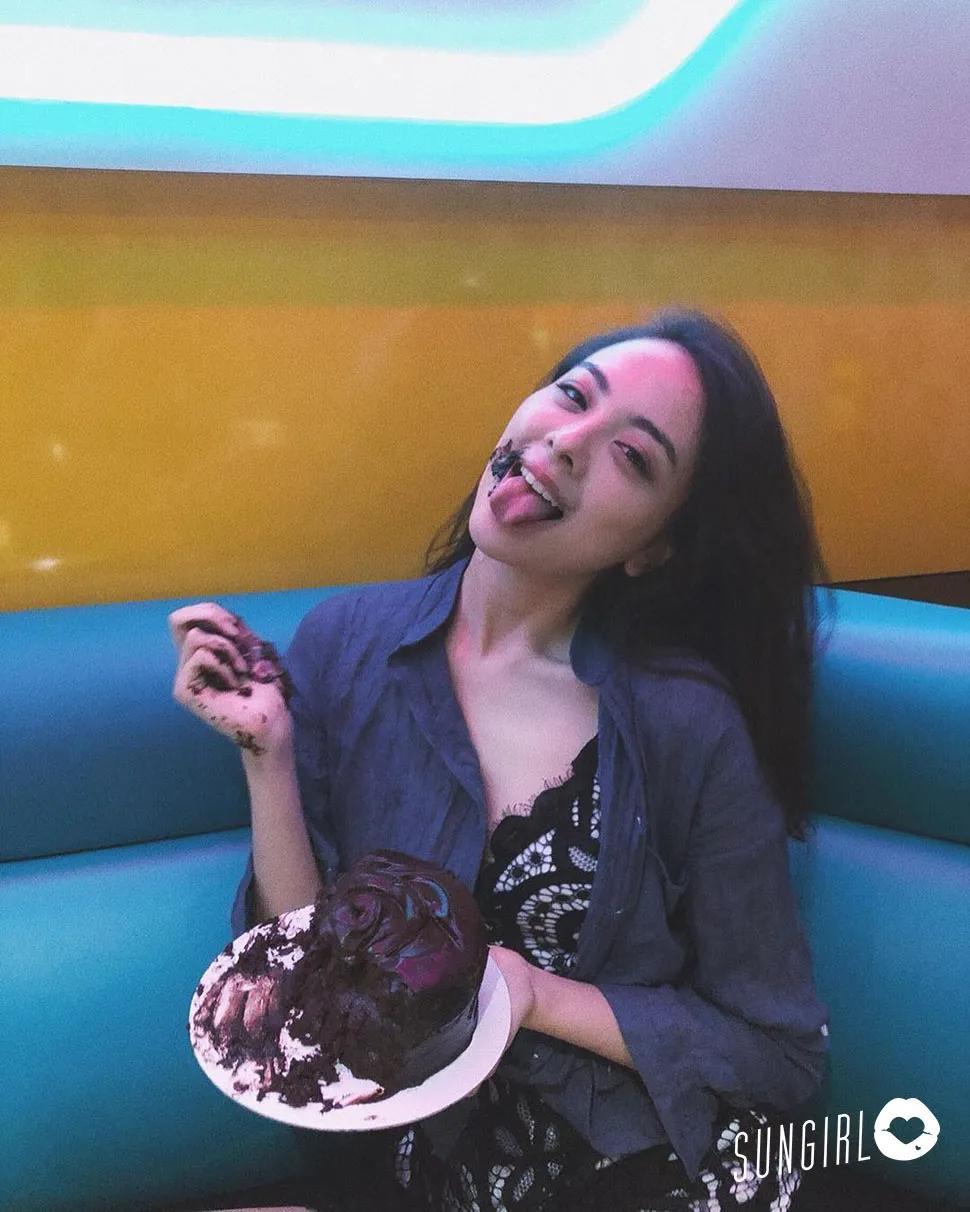 Bessie、混血时尚模特儿，前凸后翘好身材，想念可以吃甜点的日子(16)