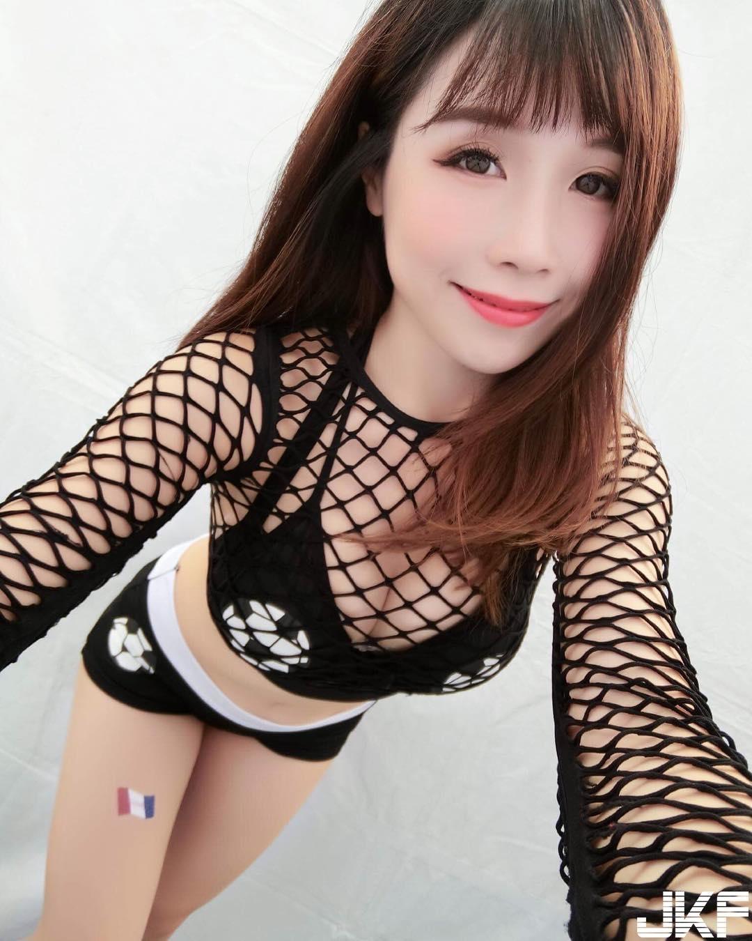 性感Dancer「爆乳热舞」　被网住的奶球快蹦出！逆天长腿占满画面！-小湿妹图(2)